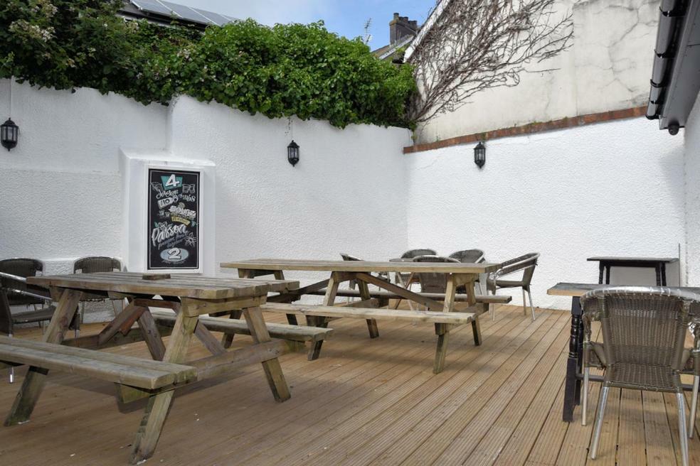 The Red Lion Bed & Breakfast Cardigan