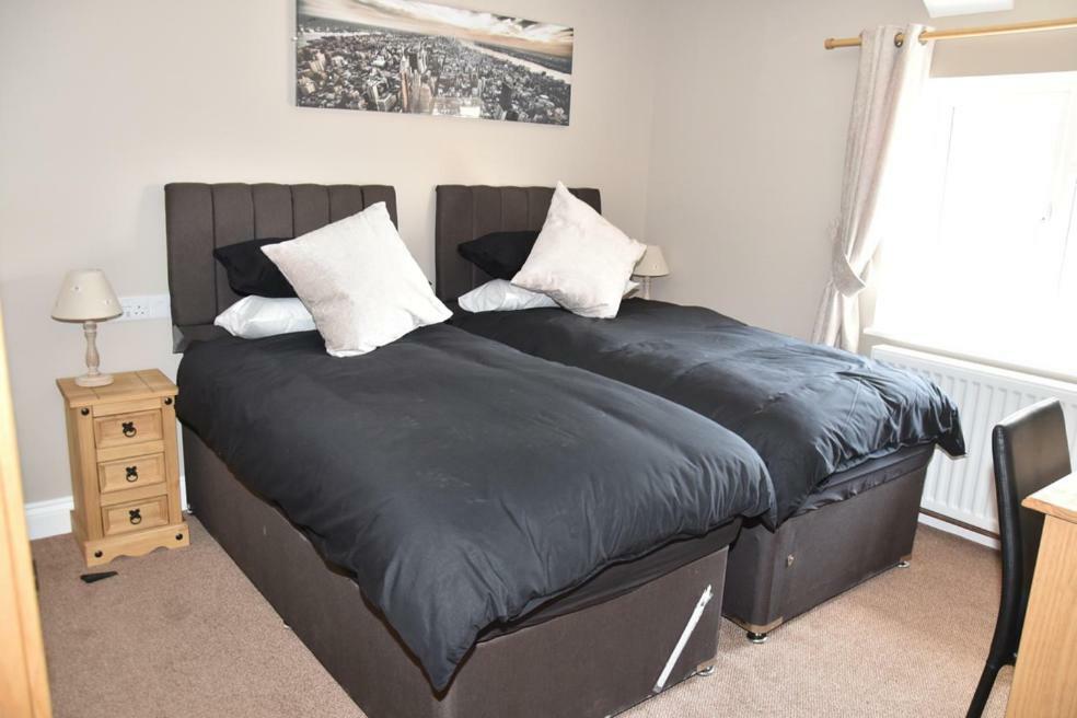 Bed & Breakfast The Red Lion Cardigan