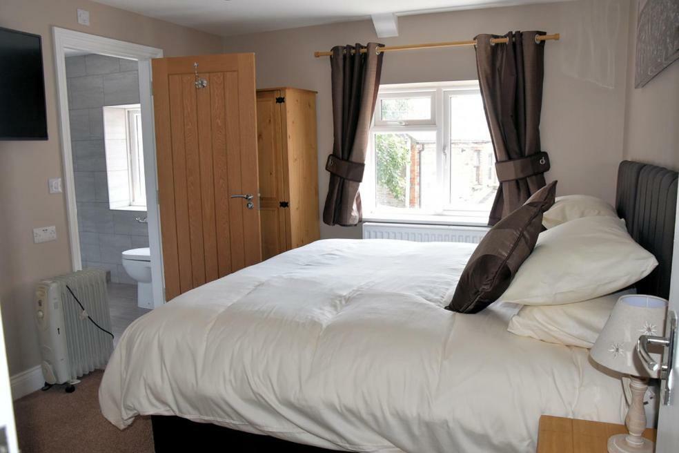 The Red Lion 3*