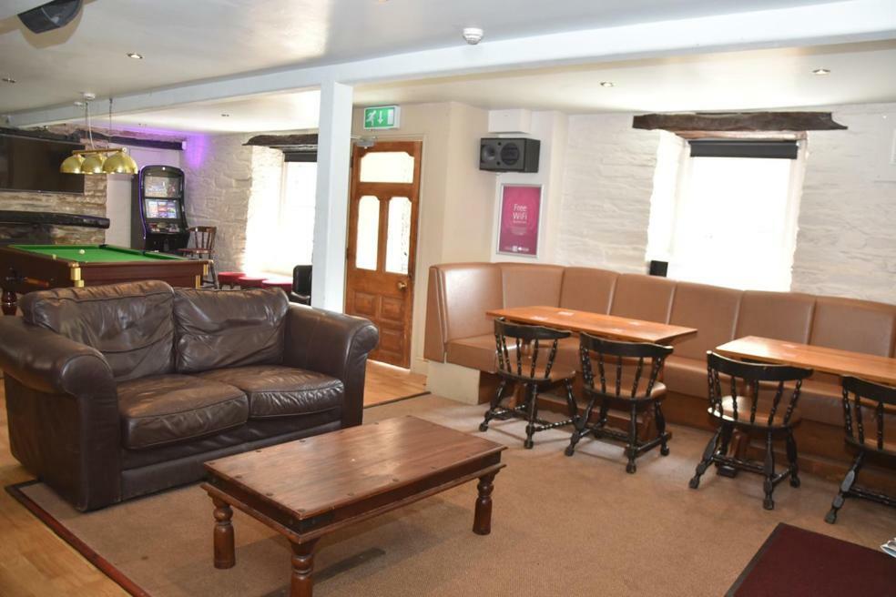 Bed & Breakfast The Red Lion Cardigan
